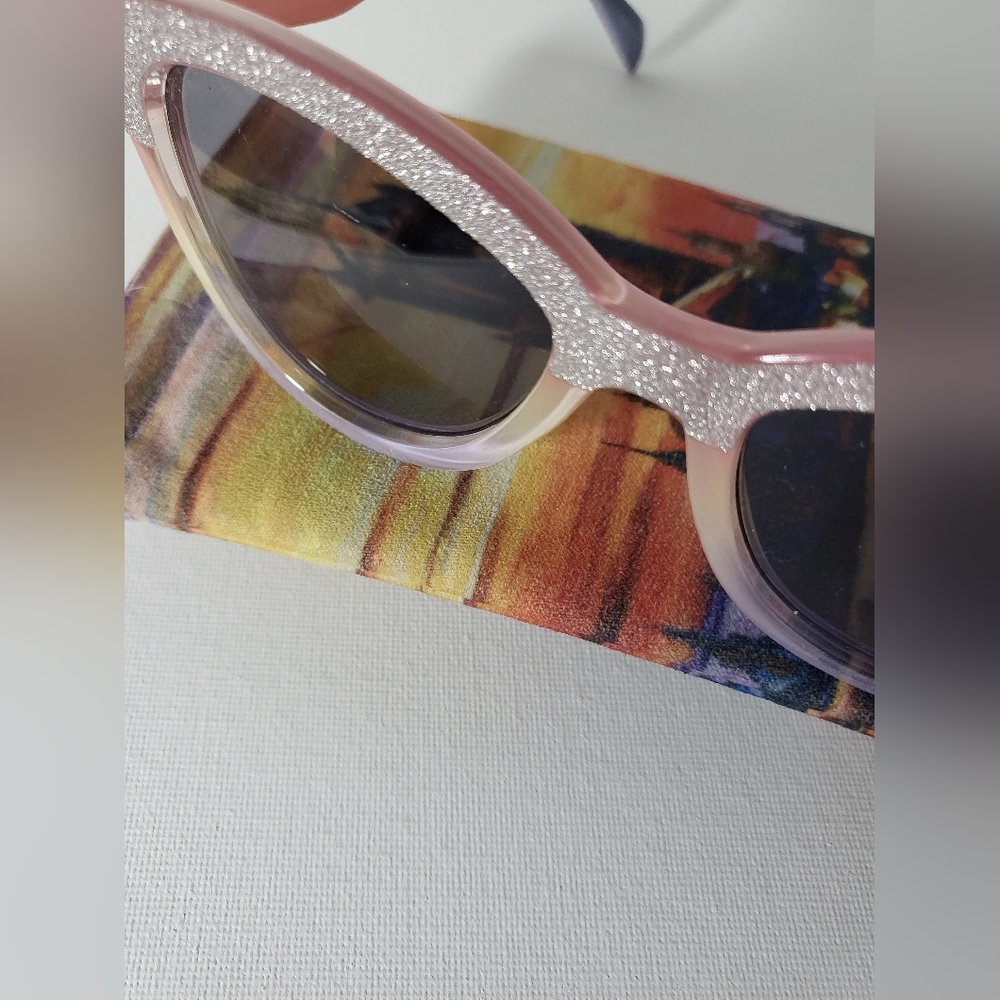 SUNGLASSES &  With Matching Case